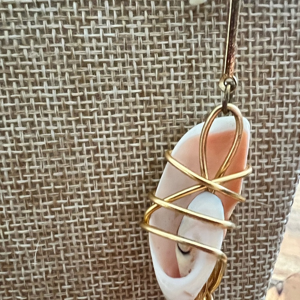 Handmade Shell Necklace - Picture 4 of 5